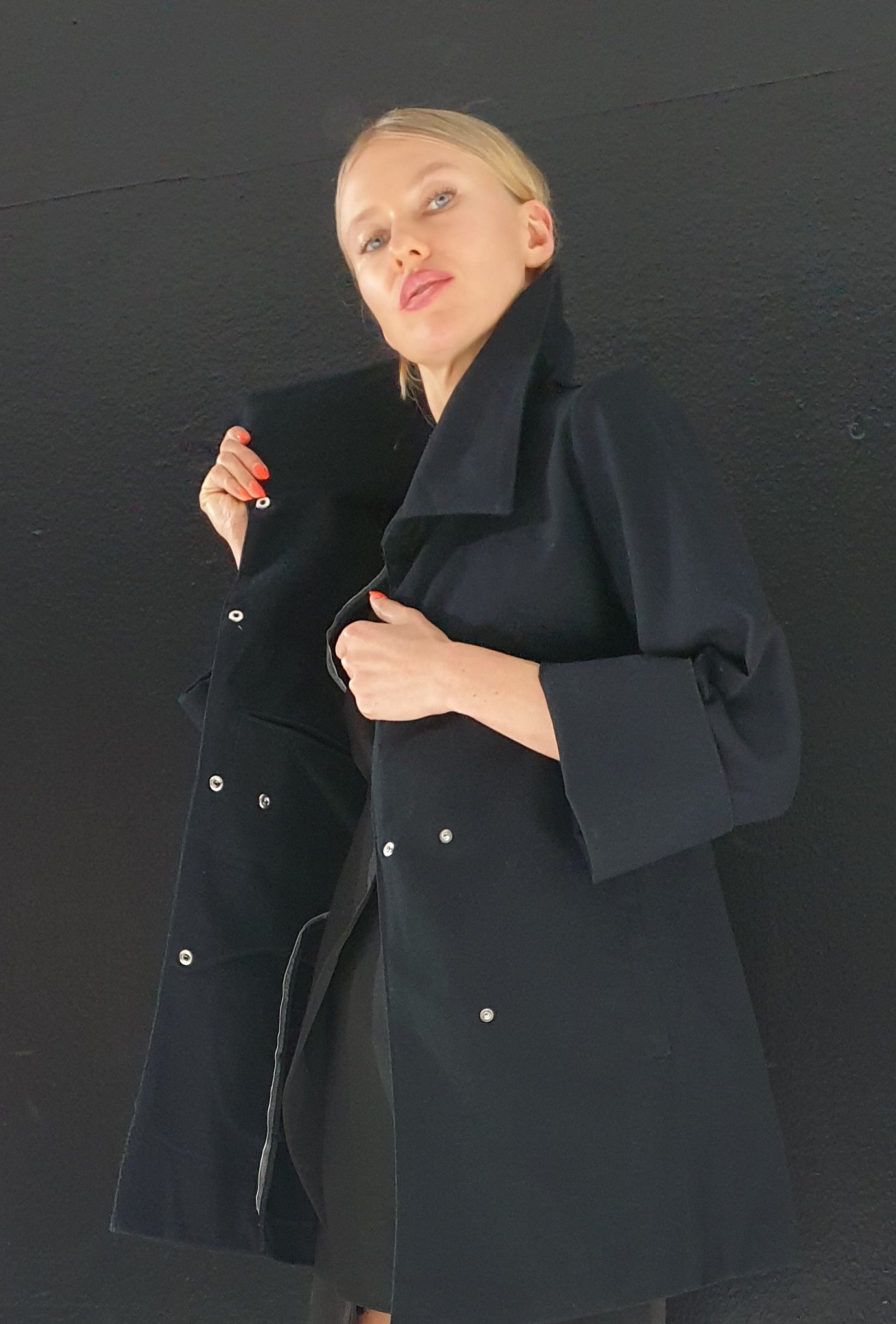 La petite veste en piqué de coton noir AUDREY
