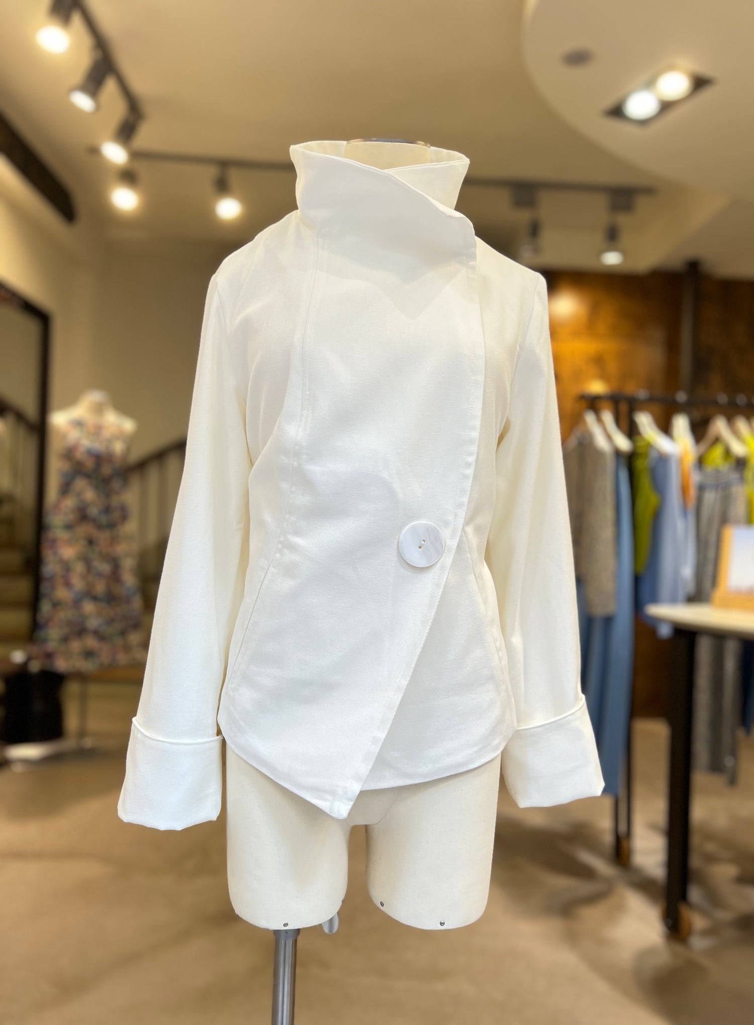 La petite veste blanche Paris été