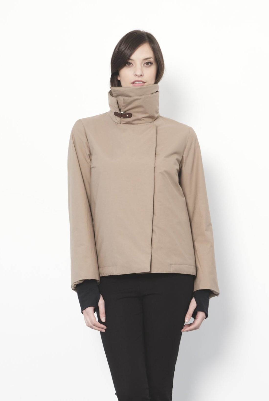 La veste hiver beige avec col haut Kate